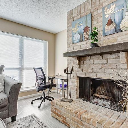 Cheerful 3-Bedroom Home With Indoor Fireplace Houston Exterior photo