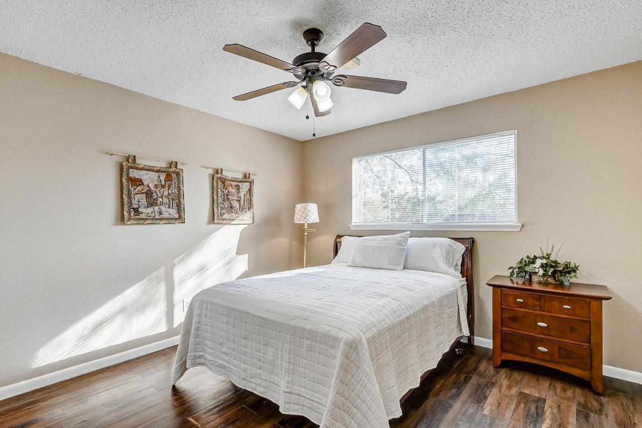 Cheerful 3-Bedroom Home With Indoor Fireplace Houston Exterior photo