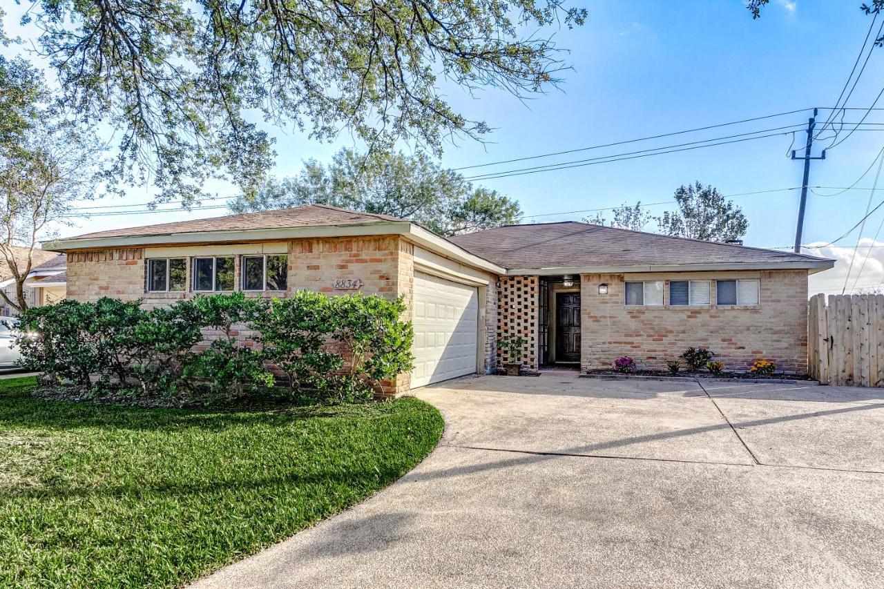 Cheerful 3-Bedroom Home With Indoor Fireplace Houston Exterior photo