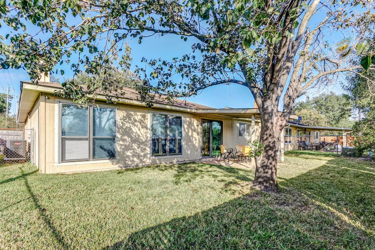 Cheerful 3-Bedroom Home With Indoor Fireplace Houston Exterior photo