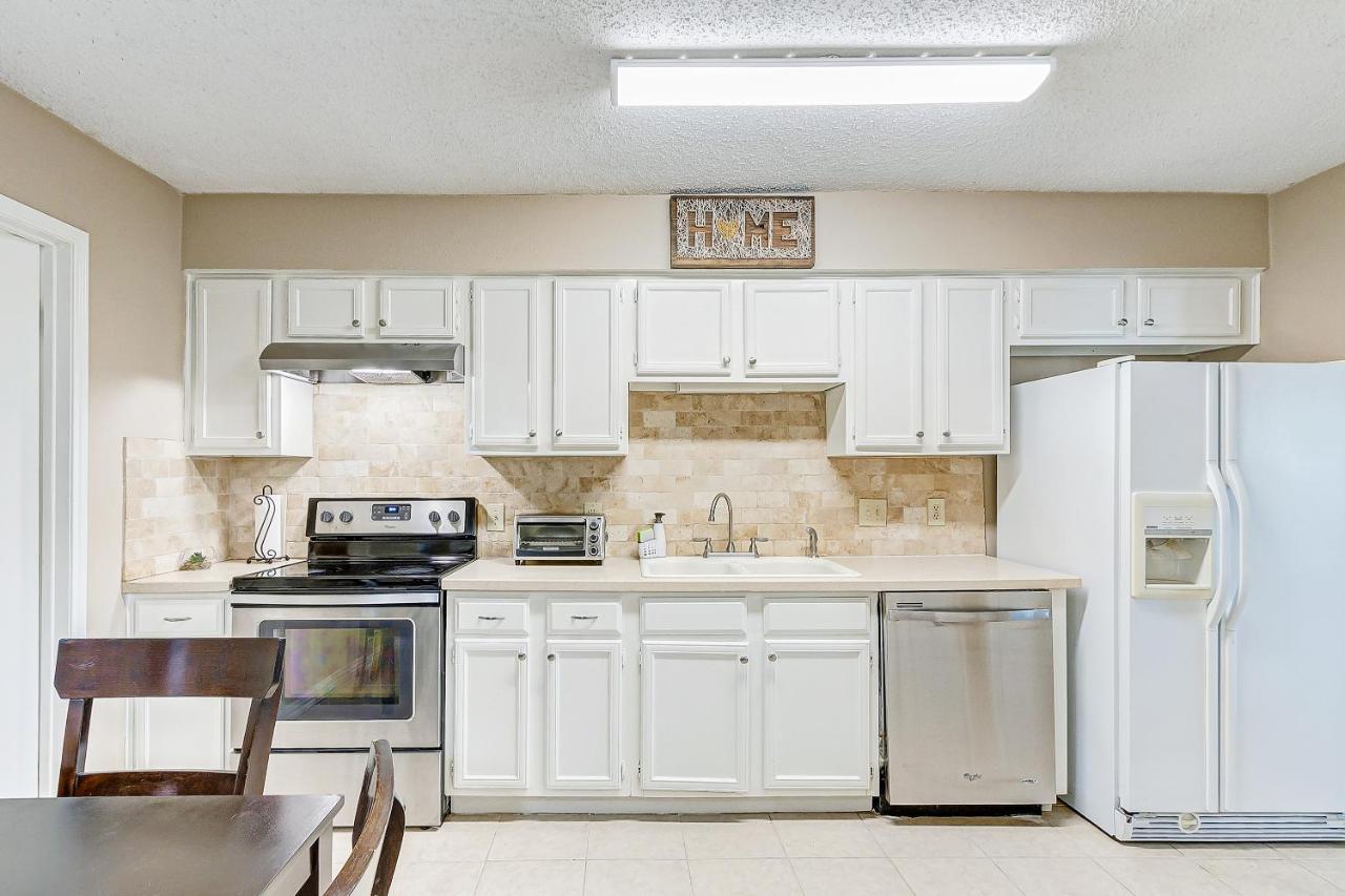 Cheerful 3-Bedroom Home With Indoor Fireplace Houston Exterior photo